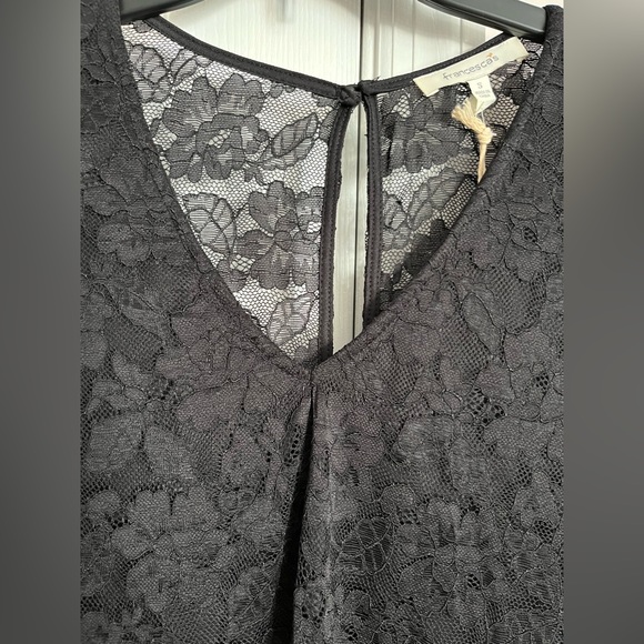 Francesca’s Black Lace Dress Size Small V- Neck Keyhole Back Flowy Sleeves NWT - Picture 2 of 8